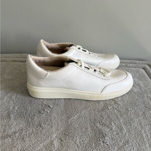 LifeStride Women's Happy Hour‎ Machine Washable white Lace Up Sneakers 7.5